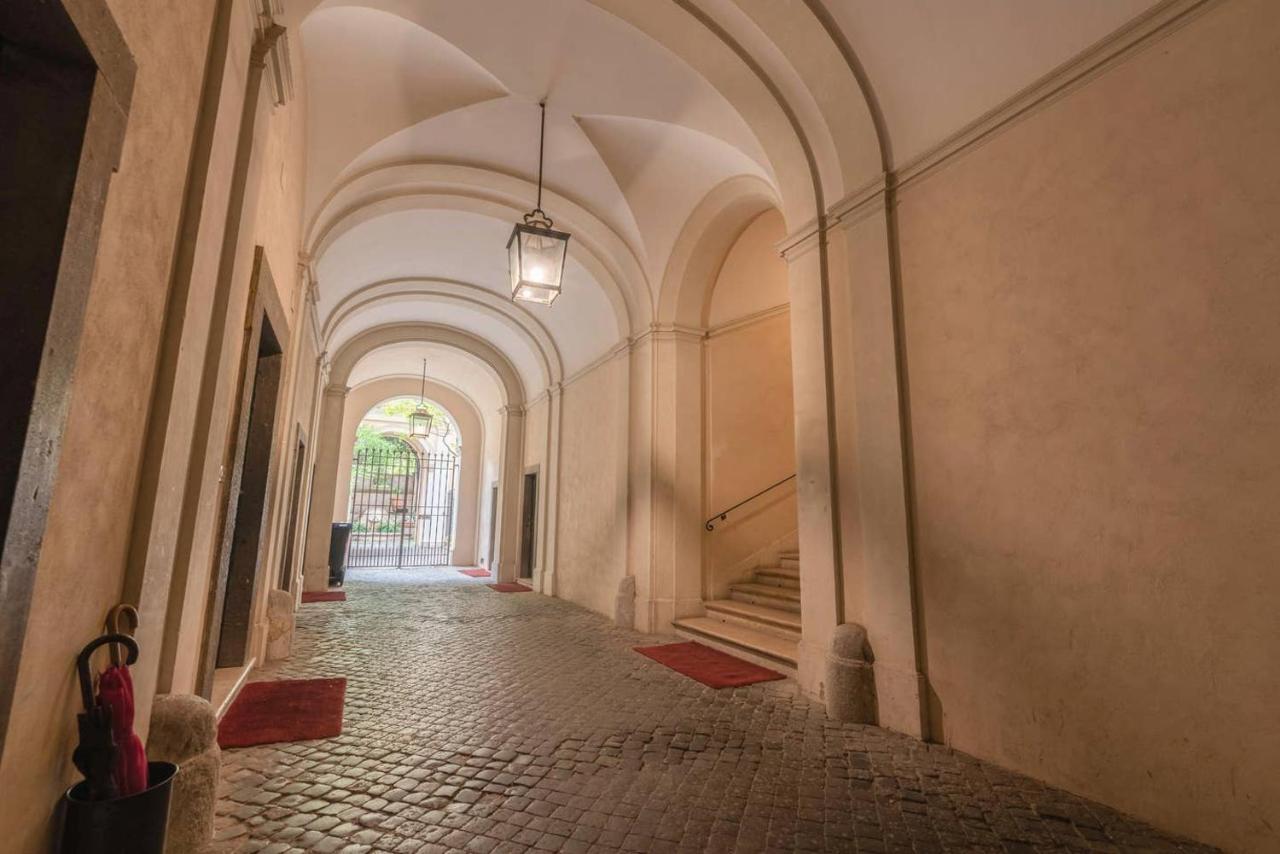 Palazzo Pamphili Lecca Di Guevara Рим Экстерьер фото